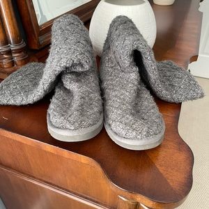 Sweater UGG knee height boots